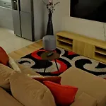 Avenida House A 700 Metros Da *
