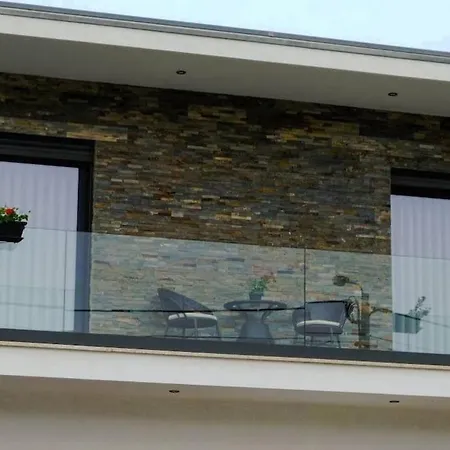 Avenida House A 700 Metros Da