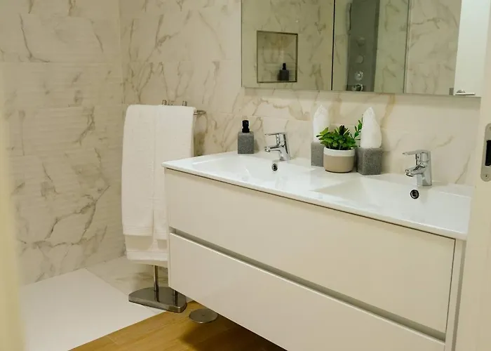 Avenida House A 700 Metros Da * 에스포센데