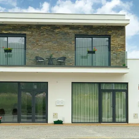 Avenida House A 700 Metros Da *