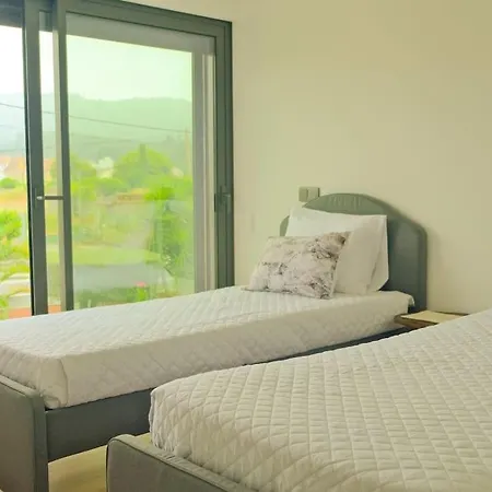 Avenida House A 700 Metros Da Дом отдыха Эшпозенди