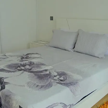 Avenida House A 700 Metros Da