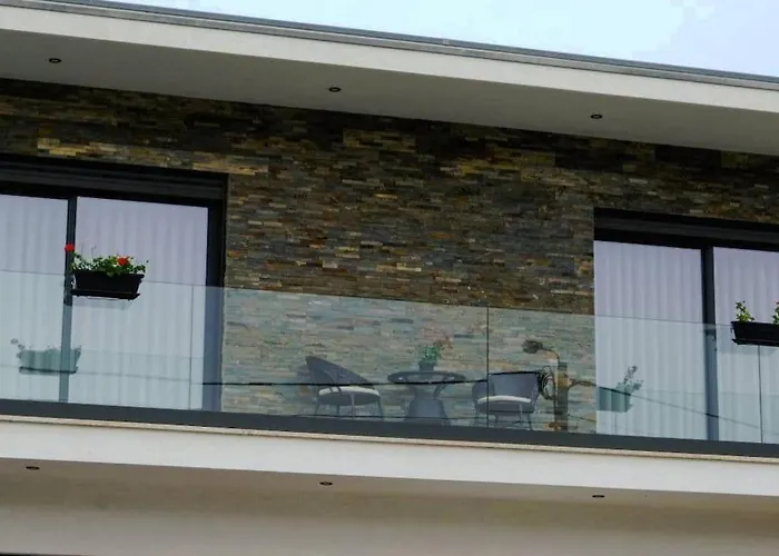 Avenida House A 700 Metros Da